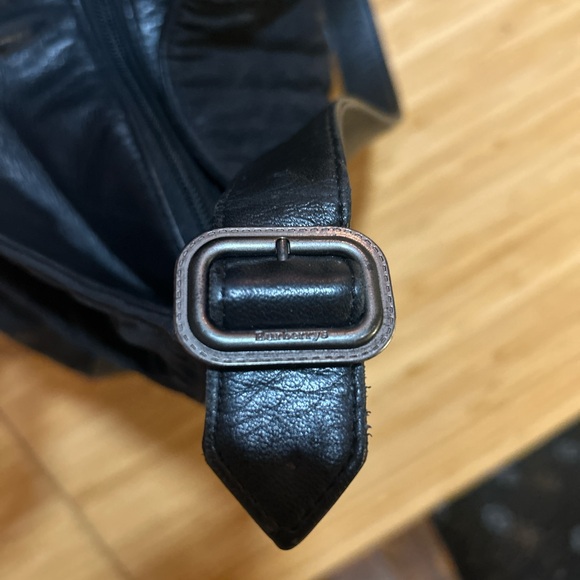 90s/2000s Burberry bag. Scratches seen in last photo, light staining inside. - Picture 3 of 5